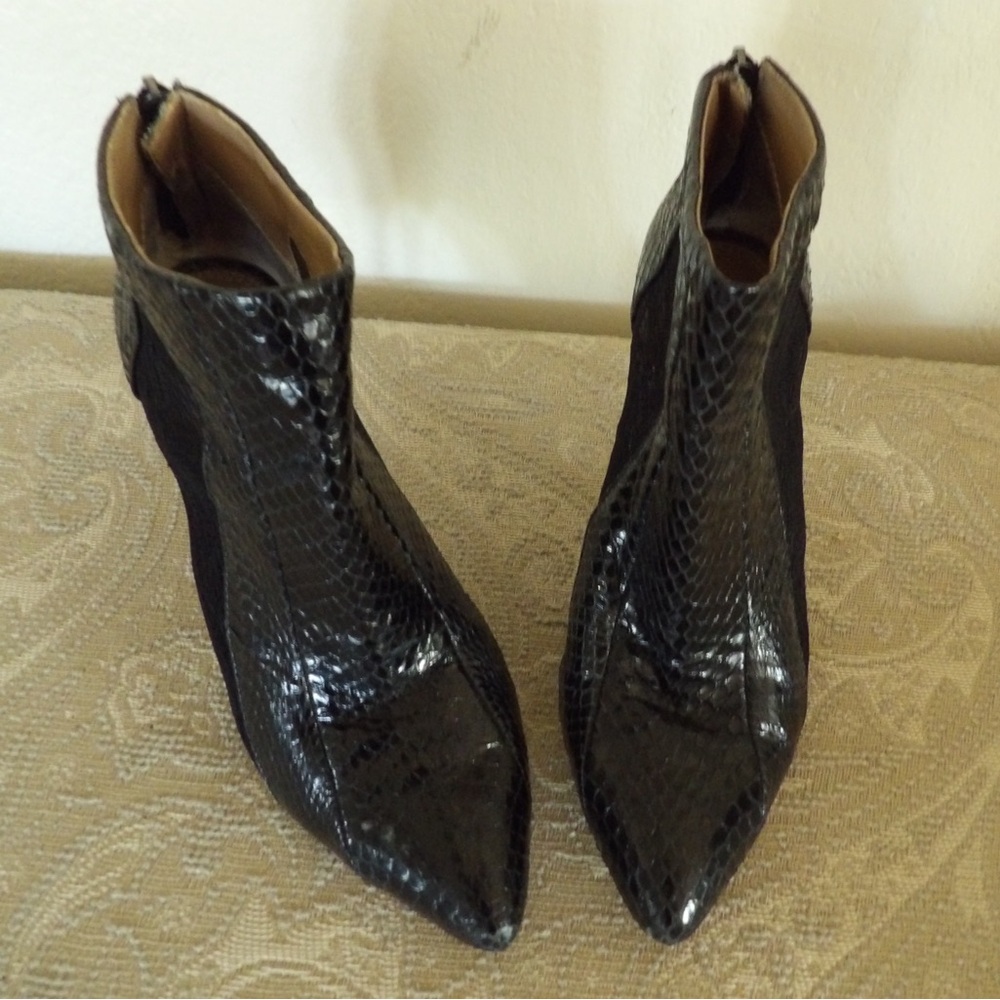 Pointed Toe Black Snake-Texture Ankle Boots